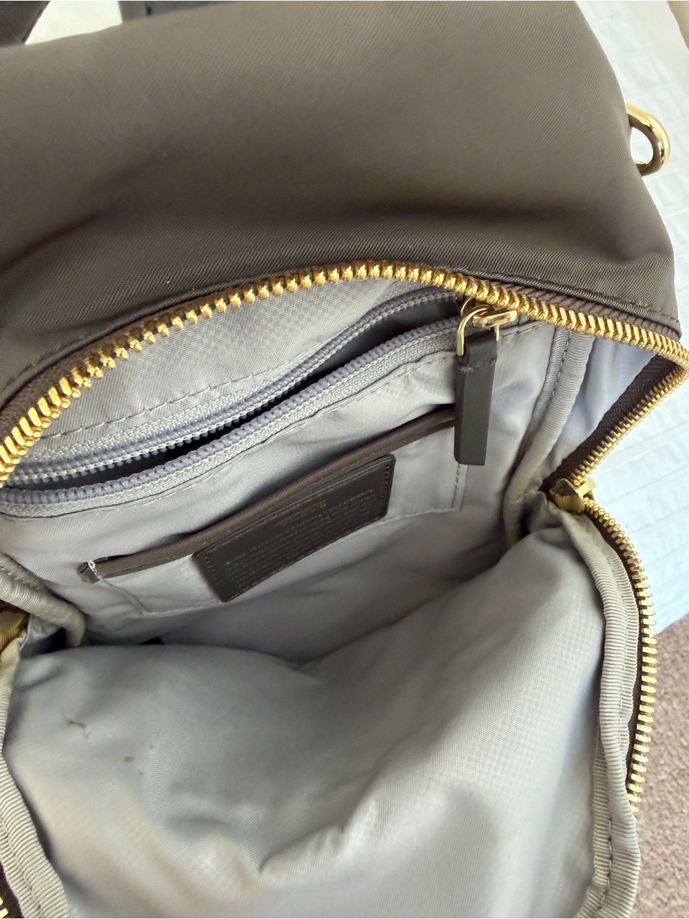 Tumi Voyager Anna Sling Bag. GUC. Brown with Gold Hardware - Picture 10 of 11